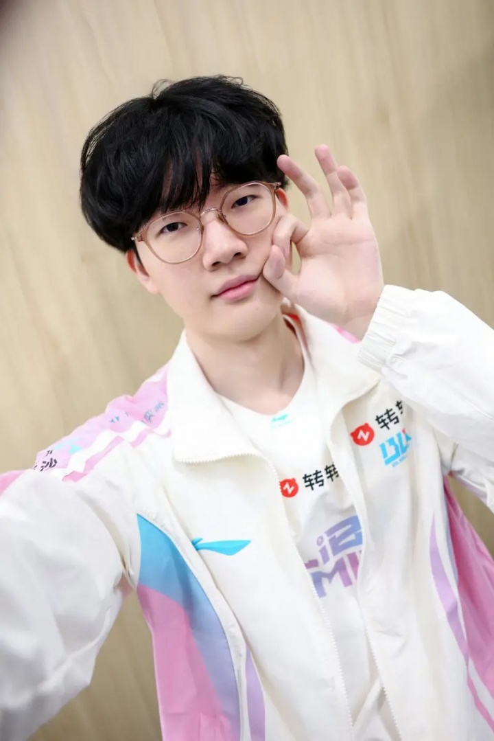 BLG下路选手Viper更新动态： 新一年大家一起加油！